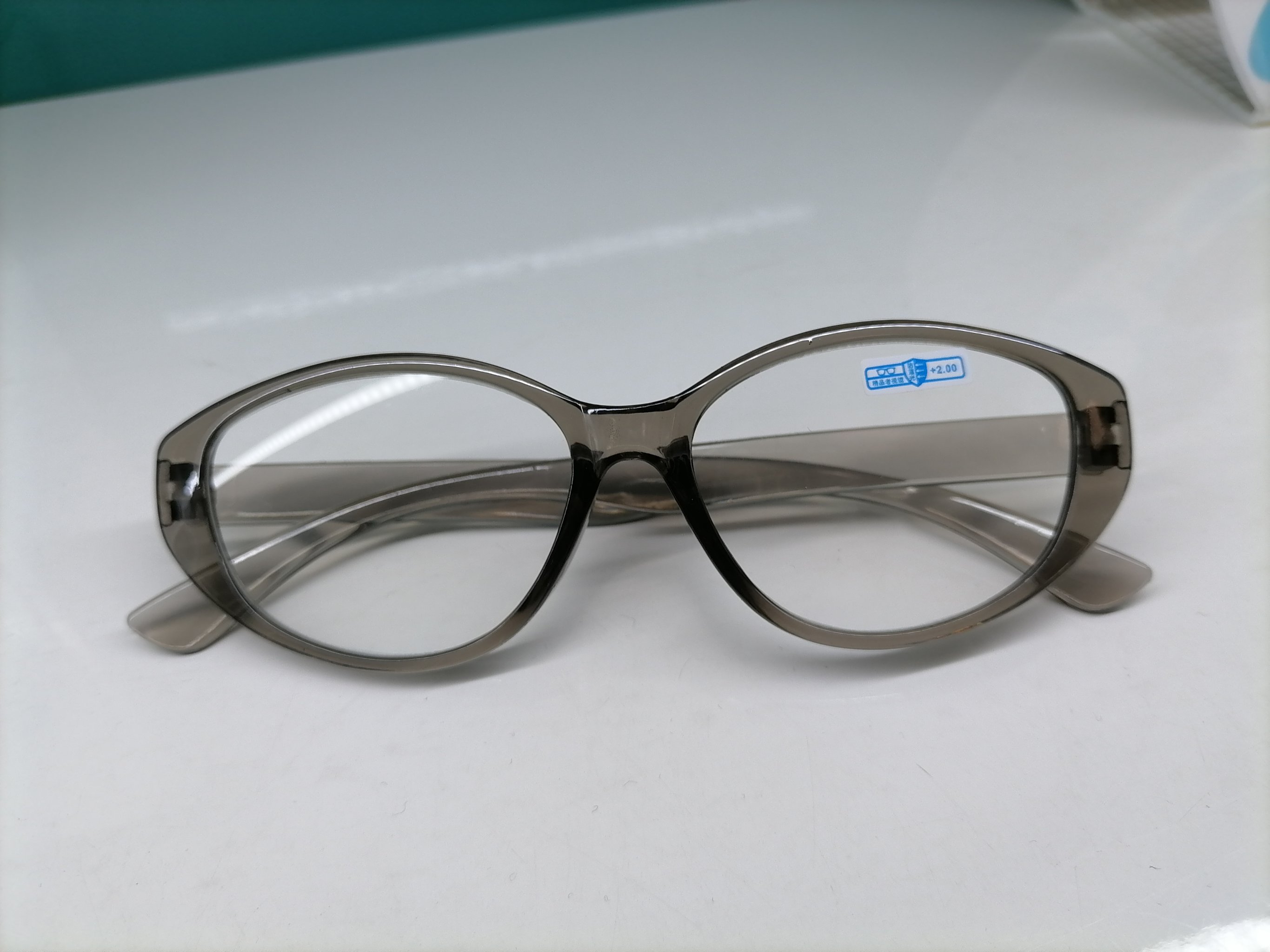 成都温江哥拉斯眼镜杨柳河店提供多种优质的老花眼镜选择