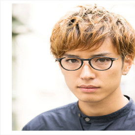 男生戴眼镜适合什么发型