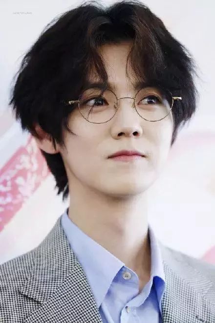 鹿晗戴上眼镜像日系美少年,你喜欢男生戴眼镜吗