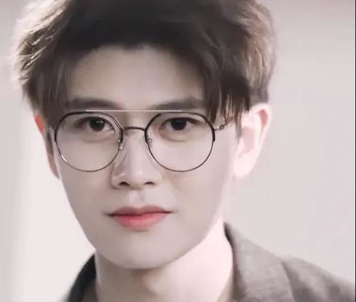 明星戴上眼镜之后,赖冠霖文雅,杨颖洋气,看见杨幂 被眼镜封印住了颜值