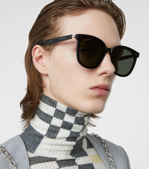 墨镜玩出了新花样 时尚墨镜 酷感科技 完美结合的智能眼镜也太圈粉了